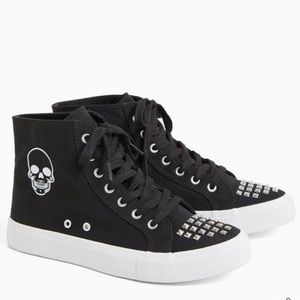 Size 8w Torrid Studded Skull High Top Shoes